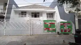 Dijual Rumah 2 Lantai di Daerah Manyar Dharmahusada Jalan Kembar