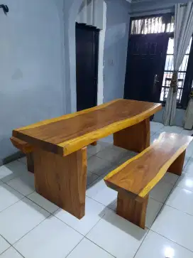 Meja Makan Jati