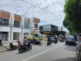 RUKO 2 LANTAI + ROOFTOP – JL BATU AMPAR CONDET, JAKARTA TIMUR