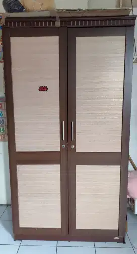 Lemari baju 2 pintu ukuran besar