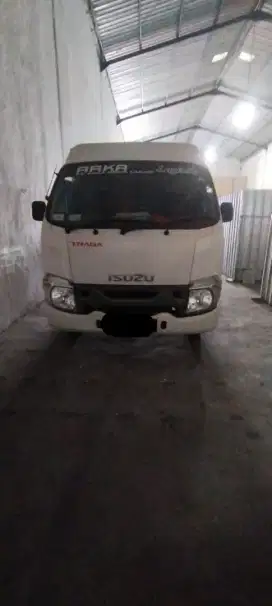Mobil Isuzu Traga Box 2021