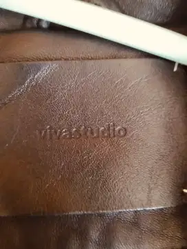 Jaket kulit Viva studio