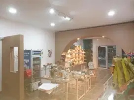 Dicari karyawati untuk salon dan toko