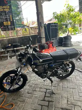 DIJUAL MOTOR GL 100