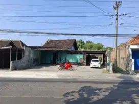 Tempat usaha lokasi di pinggir jalan raya baki solo