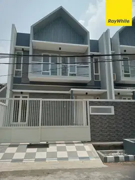 Dijual Rumah 2 lantai di Raya Manyar Tirtomoyo Surabaya