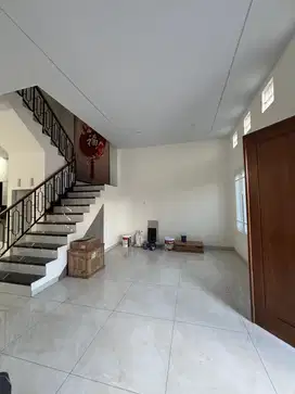 DIJUAL VILLA JALAN SULUH KOMPLEK OPERA HOUSE - DAERAH PANCING