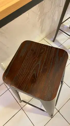 Kursi tinggi. Kursi bar. London chair