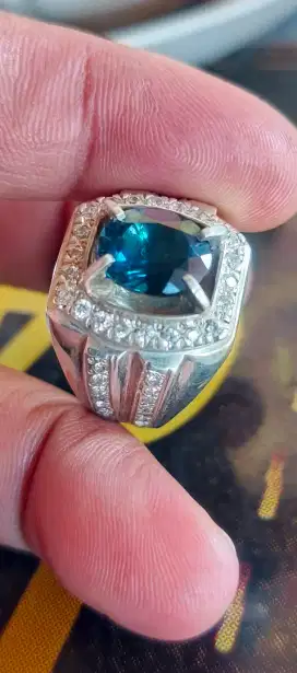 Blue topaz London