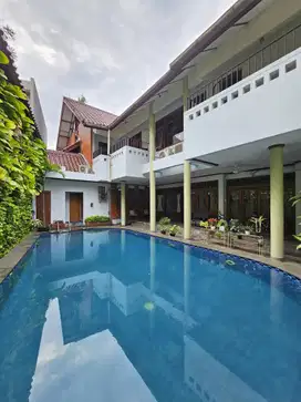 PONDOK INDAH LUXURY HOUSE POOL BEST PRICE