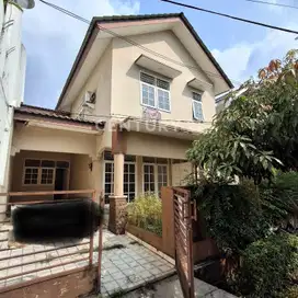 Rumah 2 Lantai Kawasan Bintaro Strategis Dan Nyaman Harga Nego