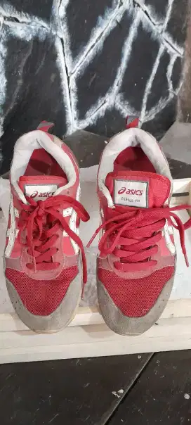 Sepatu ASICS original