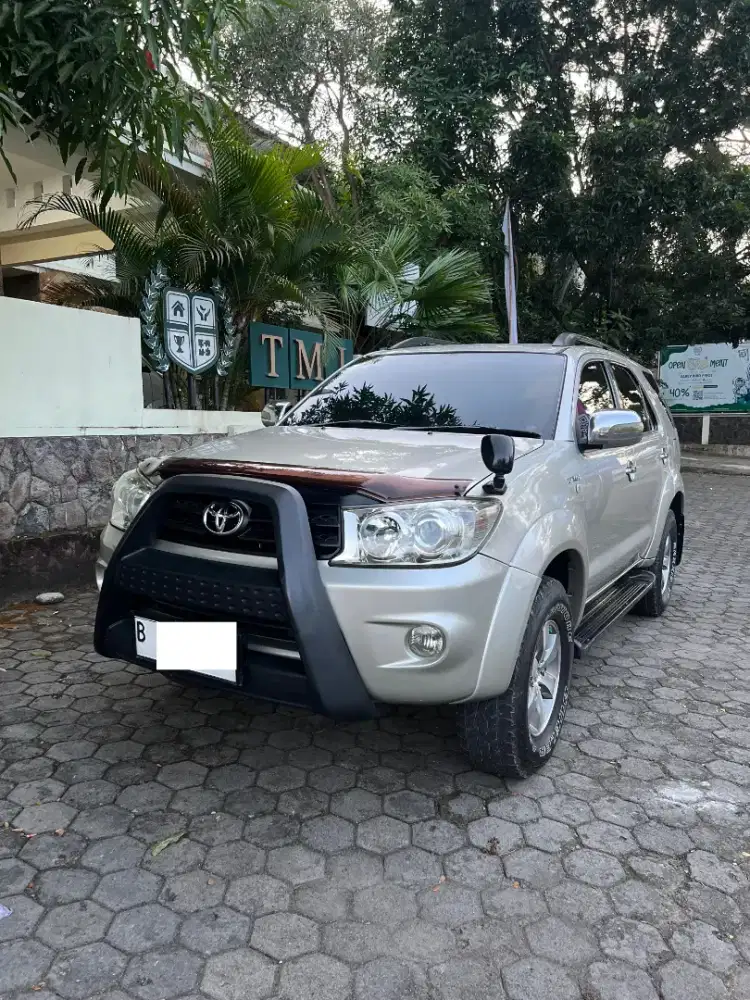 Toyota Fortuner Facelife Type V.. 4x4.. Automatic..
