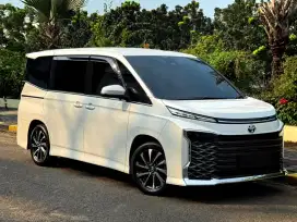 Toyota Voxy 2.0 AT 2023 Low KM pemakaian 2024