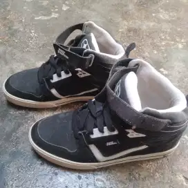 Sepatu no fear hi skateboard size 42