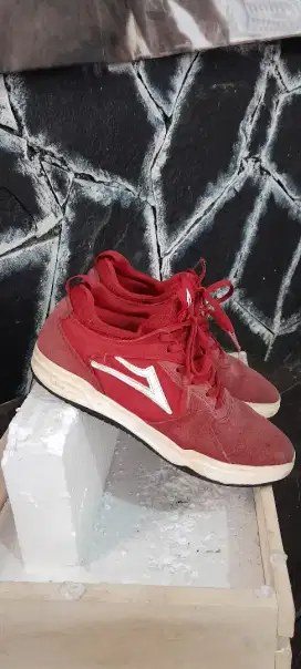 Sepatu LAKAI skateboard