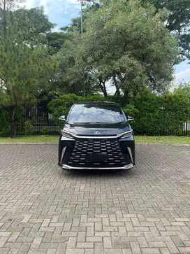 Lexus Lm350h 2025