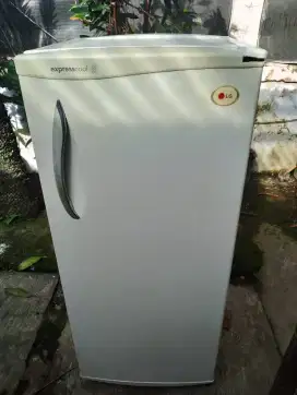 Kulkas LG dingin beku