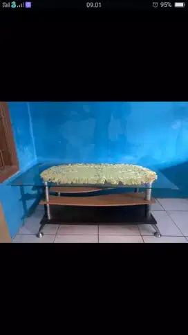 Meja kaca ruang tamu