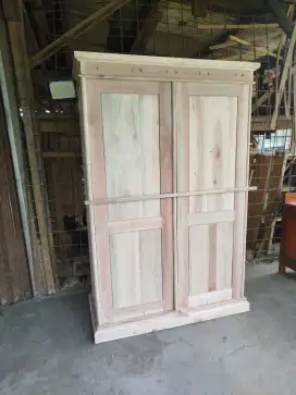 Lemari kayu bayur