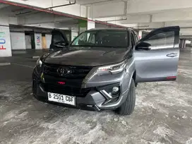 Toyota Fortuner VRZ TRD 2.4 Diesel 2020 Abu - Abu grey