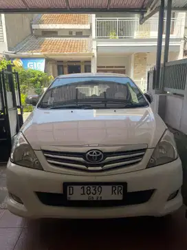 Toyota Kijang Innova 2010 Bensin