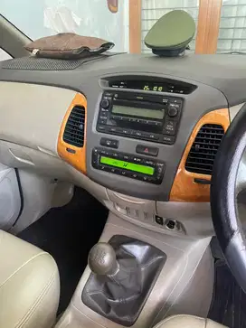 Toyota Kijang Innova 2010 Bensin
