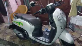 Dijual motor pribadi honda scoopy 2022 putih