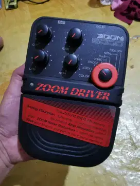 Efek gitar Zoom Driver 5000