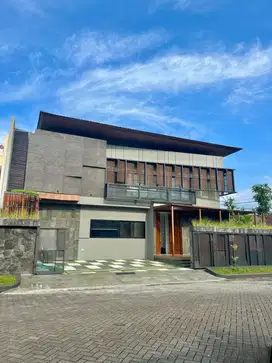 NEW PRICE Rumah Modern Tropical 2025 di Manyar Kertoadi Surabaya