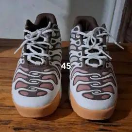 Sepatu second nik* tn