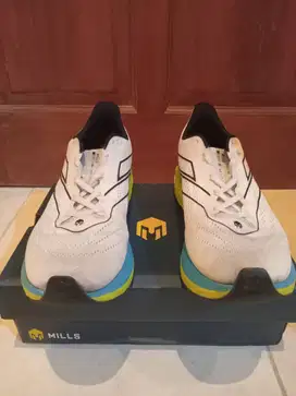 Jual 3 Sepatu Lari: Mills Enermax, Ortuseight Hyperdrive, & 910 Yuza
