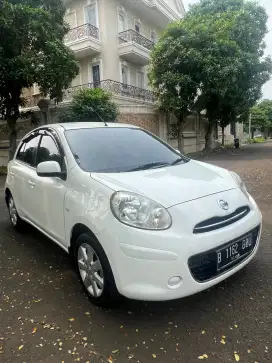 Nissan March Putih Matic 2011 kondisi bagus seperti baru