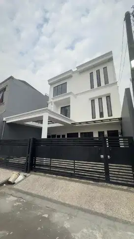 Rumah Baru 3lantai dgn private pool mewah di Bumi Puspitek Asri