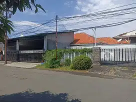 Dijual Rumah Raya Manyar