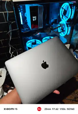 MacBook Pro 2019 2.4Ghz 512Gb Touchbar Bisa Tuker Tambah