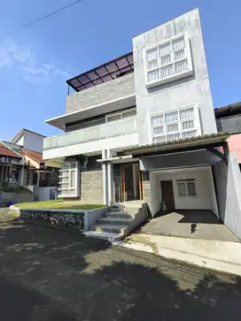 DIJUAL RUMAH BAGUS TERAWAT DI PERUMAHAN SARIWANGI DEKAT GEGERKALONG