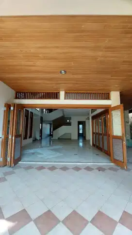 Disewakan rumah tepi jl raya palagan Hyatt cocok buat cafe, kantor