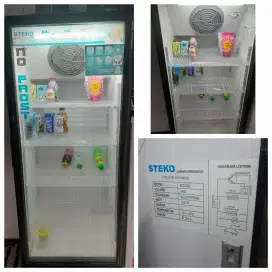 DIJUAL SHOWCASE MASIH BAGUS MERK STEKO PEMAKAIAN 1 TAHUN