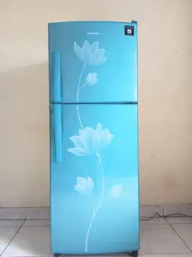 kulkas 2 pintu Polytron
