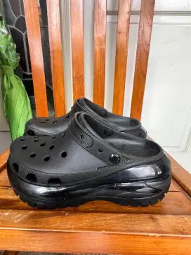 menjual sendal crocs udah lama ga di pake no minus