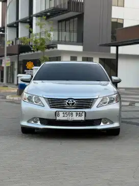 Sedan mewah murah cuma seratus jutaan Toyota Camry 2.5 V AT 2013 Silve