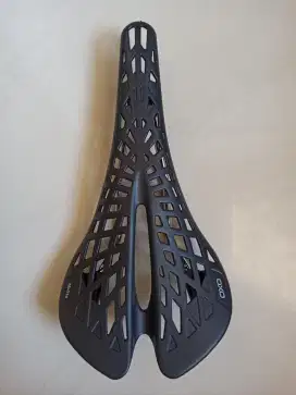 SADEL JOK SEPEDA WILDSIDE HOLLOW ULTRALIGHT JARING OXO HITAM