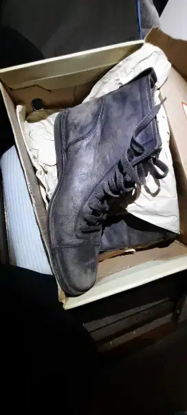DiJual sepatu kulit john varvatos original size 42