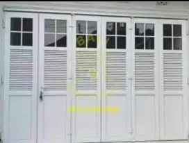 Pintu besi garasi