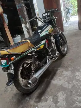 Motor standar pabrik