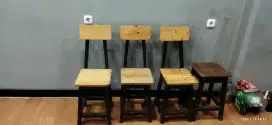 Kursi kayu bekas restoran
