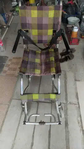 KURSI RODA TRAVELING BEBAN MAKSIMAL 75 KG