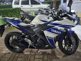 Dijual Motor Yamaha R25 Mulus Like New