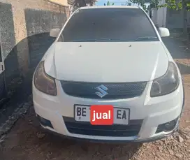 Mobil Suzuki x over sx4